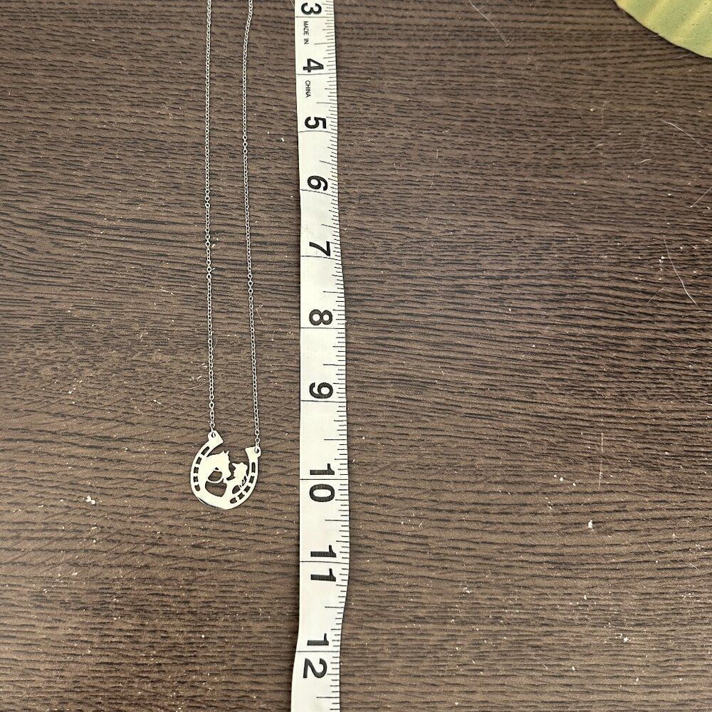 NWT Horseshoe Necklace - Picture 2 of 2
